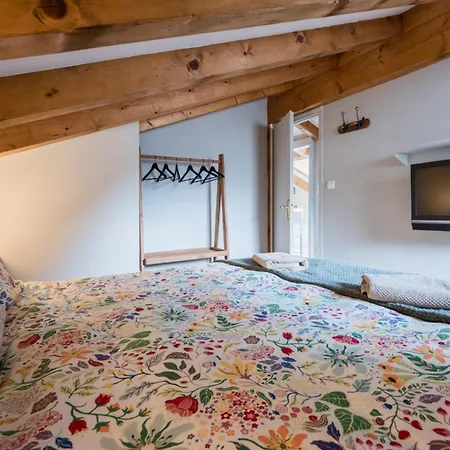 Spacious Duplex With Terrace In *