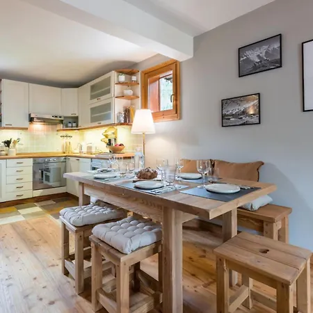 Spacious Duplex With Terrace In